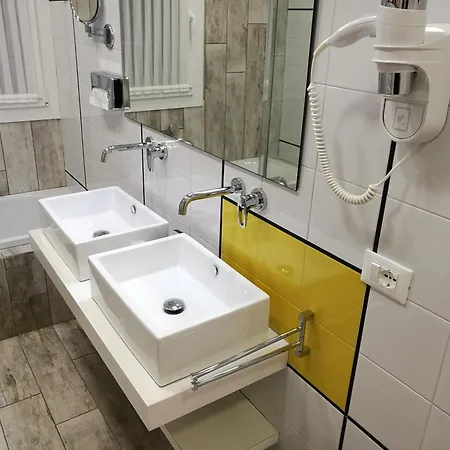 Eleonora Aparthotel 4*