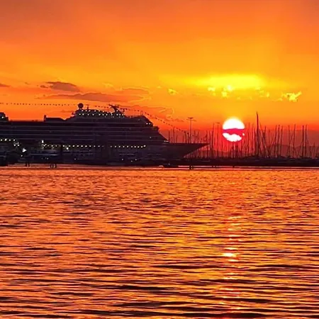 埃莉奥诺拉住宅酒店 4*