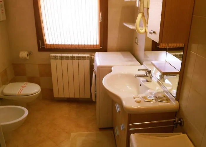 Aparthotel Eleonora 4*